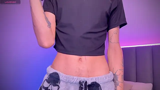 Snapshot of Varya_Ferreira chatting on 12.17.24 Varya Ferreira online show from 12.17.24