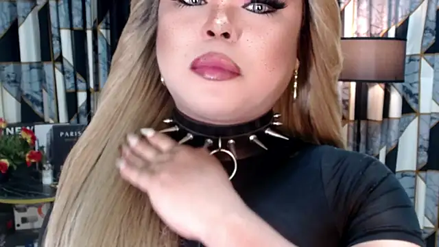 Snapshot of Mistress_DOMnicaaxx chatting on 09.17.25 Mistress DOMnicaaxx online show from 09.17.25