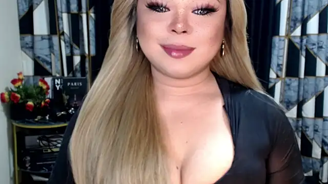 Snapshot of Mistress_DOMnicaaxx chatting on 12.03.25 Mistress DOMnicaaxx online show from 12.03.25