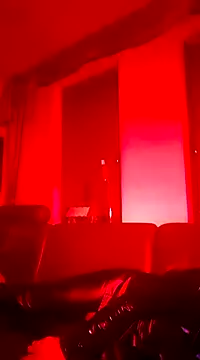 Snapshot of Crystalbitchx chatting on 12.14.24 Crystalbitchx online show from 12.14.24