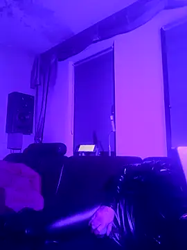 Snapshot of Crystalbitchx chatting on 01.03.25 Crystalbitchx online show from 01.03.25