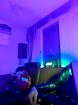 Snapshot of Crystalbitchx chatting on 02.04.25 Crystalbitchx online show from 02.04.25