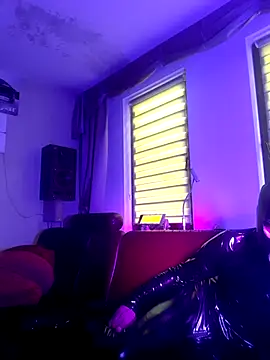 Snapshot of Crystalbitchx chatting on 02.09.25 Crystalbitchx online show from 02.09.25