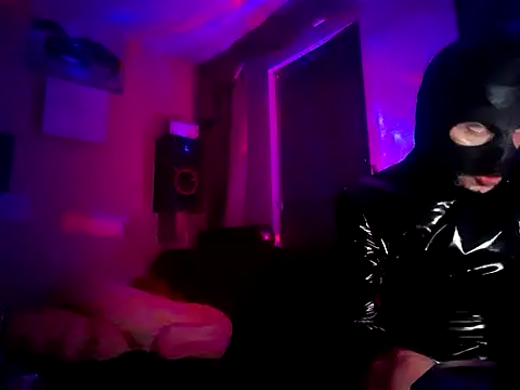 Snapshot of Crystalbitchx chatting on 09.23.25 Crystalbitchx online show from 09.23.25