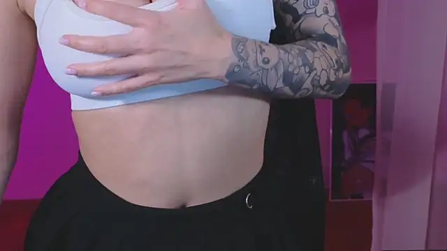 Snapshot of _AnnaStark_ chatting on 02.23.25 AnnaStark online show from 02.23.25