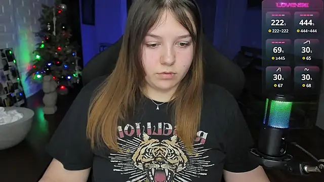 Snapshot of XNirvanaX chatting on 01.09.25 XNirvanaX online show from 01.09.25