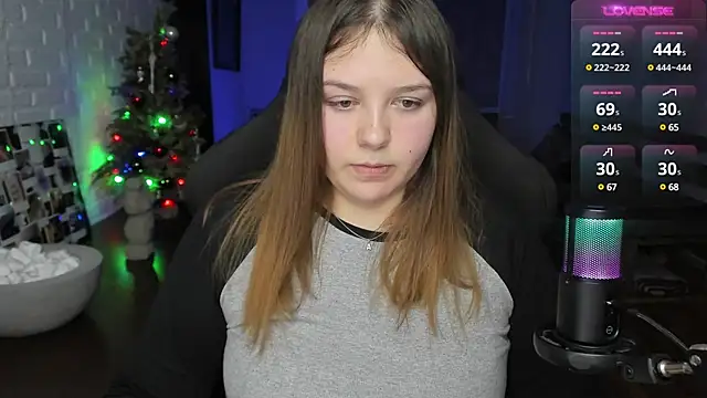 Snapshot of XNirvanaX chatting on 01.10.25 XNirvanaX online show from 01.10.25