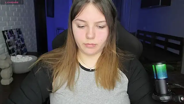 Snapshot of XNirvanaX chatting on 02.09.25 XNirvanaX online show from 02.09.25