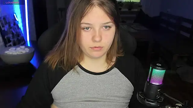 Snapshot of XNirvanaX chatting on 09.18.25 XNirvanaX online show from 09.18.25