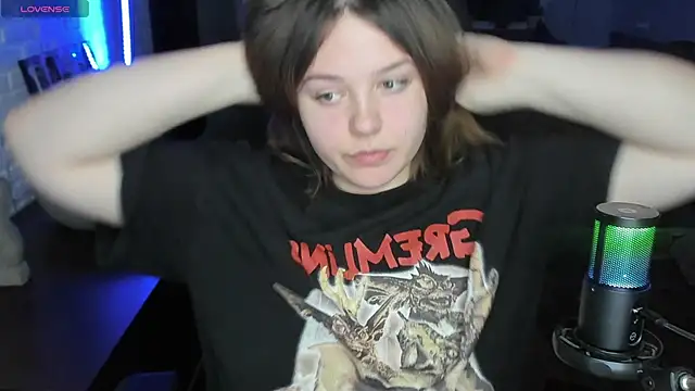 Snapshot of XNirvanaX chatting on 09.22.25 XNirvanaX online show from 09.22.25