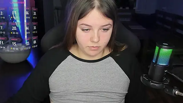 Snapshot of XNirvanaX chatting on 09.29.25 XNirvanaX online show from 09.29.25