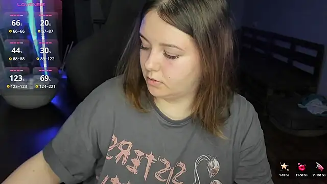 Snapshot of XNirvanaX chatting on 11.28.25 XNirvanaX online show from 11.28.25