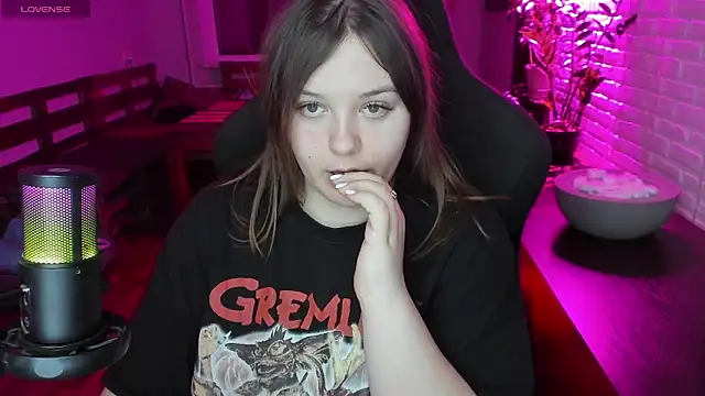 Snapshot of XNirvanaX chatting on 12.05.25 XNirvanaX online show from 12.05.25