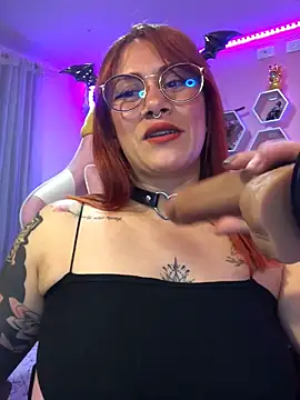 Luna Paris  online show from 02.28.25