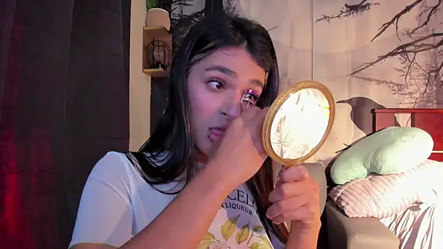 annyluna1 online show from 12.15.25