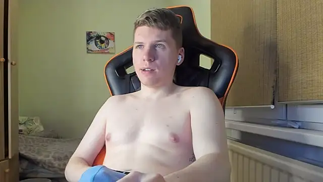 Snapshot of Bananas_dick chatting on 01.04.25 Bananas dick online show from 01.04.25