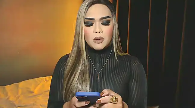 VictoriaEliz online show from 12.20.24