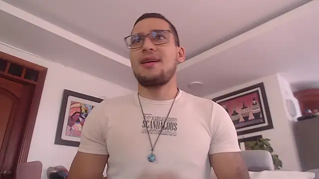 Snapshot of dvg2402 chatting on 02.02.25 dvg2402 online show from 02.02.25