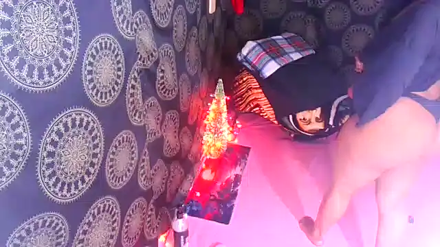 Snapshot of LunaRai chatting on 12.16.25 LunaRai online show from 12.16.25