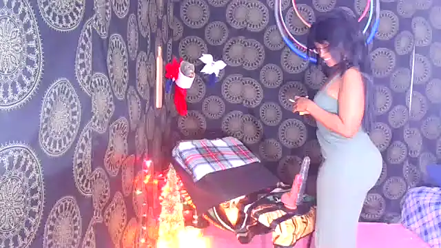 Snapshot of LunaRai chatting on 12.17.25 LunaRai online show from 12.17.25