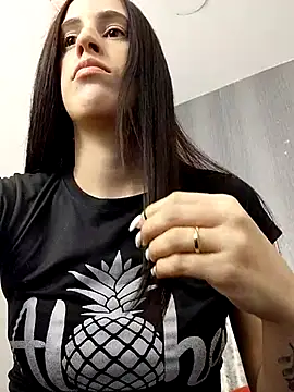 Amira Milker online show from 02.17.25