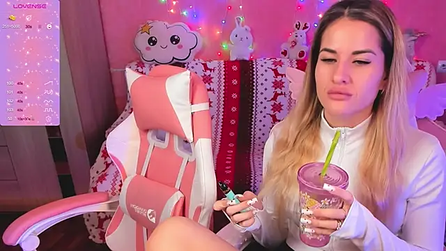 ivannatompsonnn online show from 12.15.24