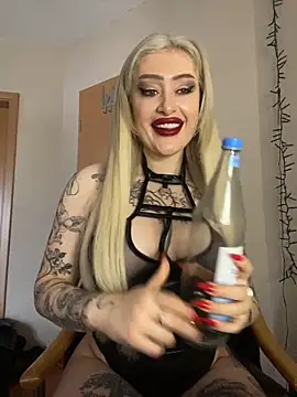 Snapshot of JennaLinn chatting on 01.24.25 JennaLinn online show from 01.24.25