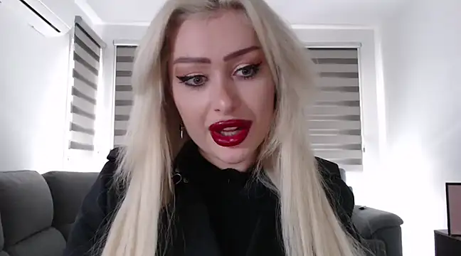 Snapshot of JennaLinn chatting on 02.03.25 JennaLinn online show from 02.03.25