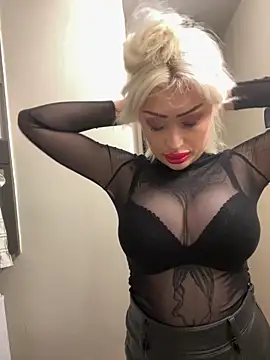 Snapshot of JennaLinn chatting on 10.07.25 JennaLinn online show from 10.07.25