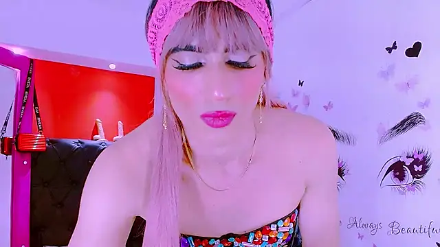 Snapshot of priscilahotker chatting on 03.08.25 priscilahotker online show from 03.08.25