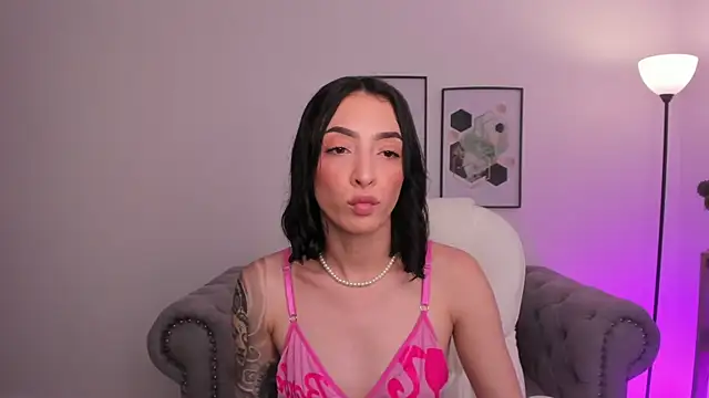 Snapshot of barbie_scoth_ chatting on 11.15.25 barbie scoth online show from 11.15.25