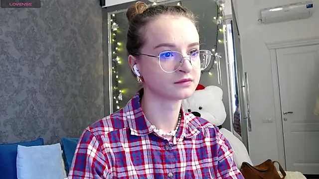 KateJonson online show from 10.15.25