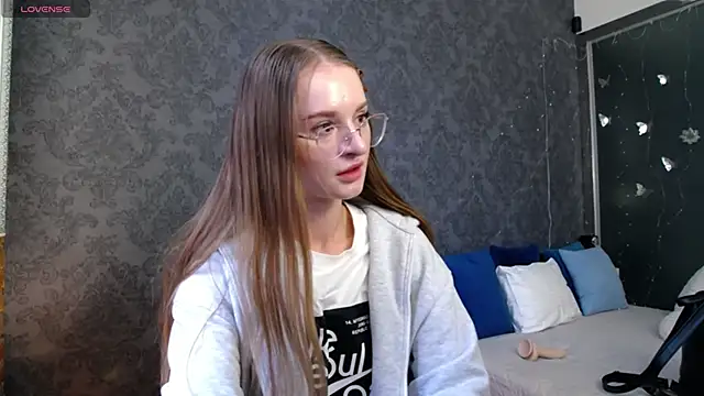 Snapshot of KateJonson chatting on 04.01.26 KateJonson online show from 04.01.26