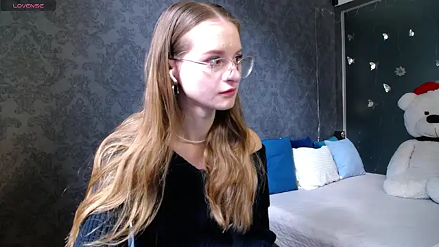 Snapshot of KateJonson chatting on 04.03.26 KateJonson online show from 04.03.26