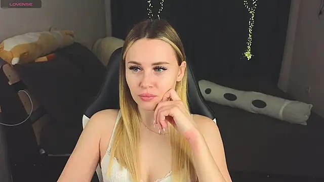 Snapshot of Alenca_hot_sex chatting on 01.22.25 Alenca hot sex online show from 01.22.25