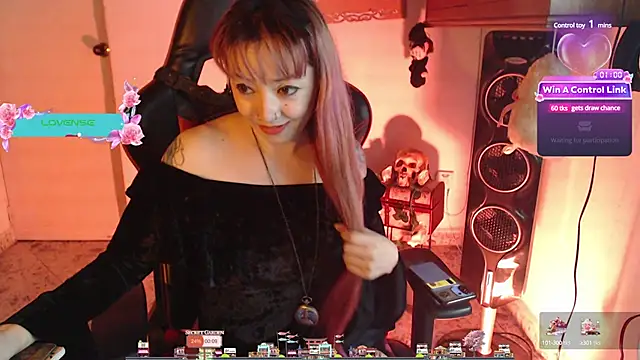 Snapshot of pink-2022 chatting on 12.19.24 pink-2022 online show from 12.19.24