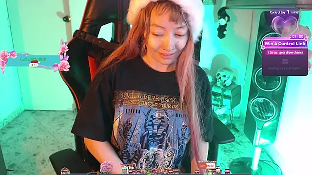 Snapshot of pink-2022 chatting on 12.26.24 pink-2022 online show from 12.26.24