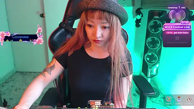 Snapshot of pink-2022 chatting on 01.03.25 pink-2022 online show from 01.03.25