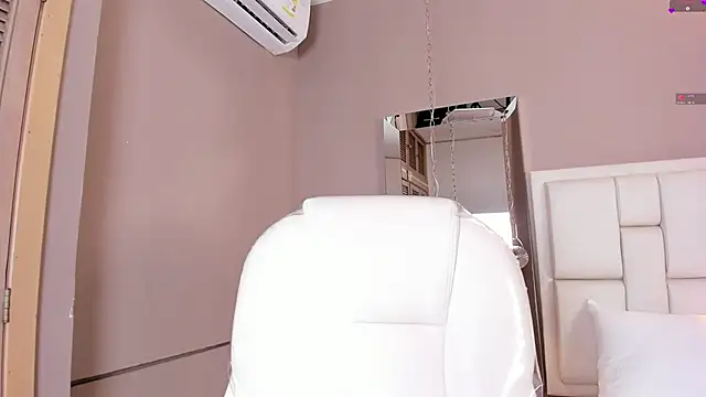 Snapshot of _BunnyNaugthy chatting on 02.12.25 BunnyNaugthy online show from 02.12.25