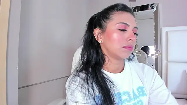 Snapshot of _BunnyNaugthy chatting on 02.19.25 BunnyNaugthy online show from 02.19.25