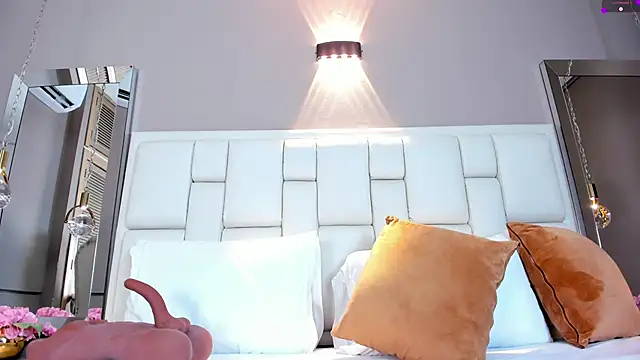 Snapshot of _BunnyNaugthy chatting on 02.20.25 BunnyNaugthy online show from 02.20.25