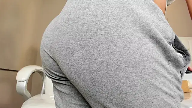 Snapshot of _BunnyNaugthy chatting on 09.10.25 BunnyNaugthy online show from 09.10.25