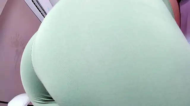 Snapshot of _BunnyNaugthy chatting on 10.03.25 BunnyNaugthy online show from 10.03.25