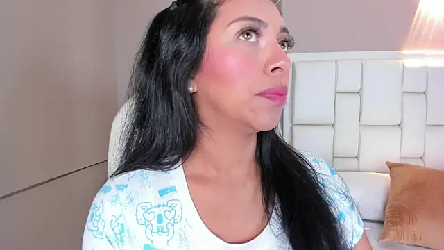 Snapshot of _BunnyNaugthy chatting on 10.07.25 BunnyNaugthy online show from 10.07.25