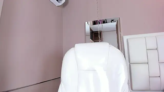 Snapshot of _BunnyNaugthy chatting on 10.10.25 BunnyNaugthy online show from 10.10.25