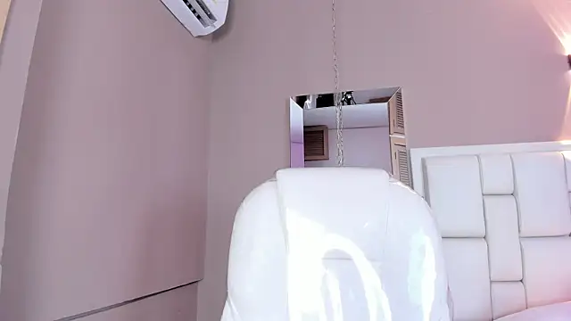 Snapshot of _BunnyNaugthy chatting on 10.21.25 BunnyNaugthy online show from 10.21.25