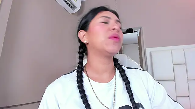 Snapshot of _BunnyNaugthy chatting on 10.22.25 BunnyNaugthy online show from 10.22.25