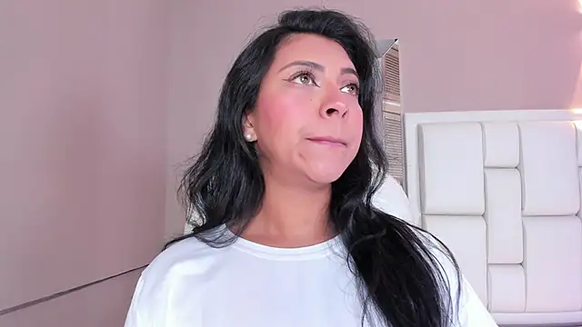 Snapshot of _BunnyNaugthy chatting on 10.29.25 BunnyNaugthy online show from 10.29.25