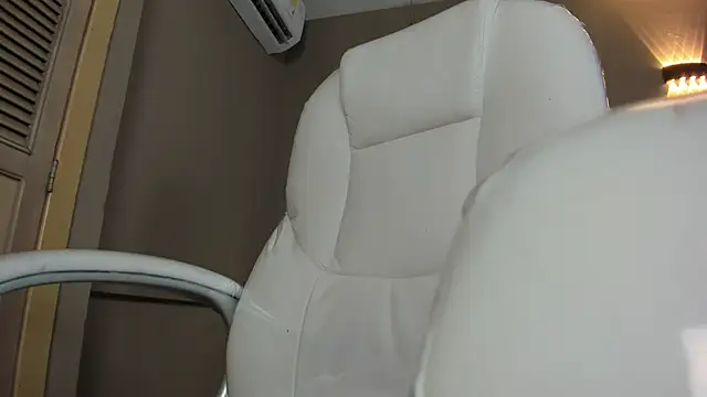 Snapshot of _BunnyNaugthy chatting on 10.31.25 BunnyNaugthy online show from 10.31.25