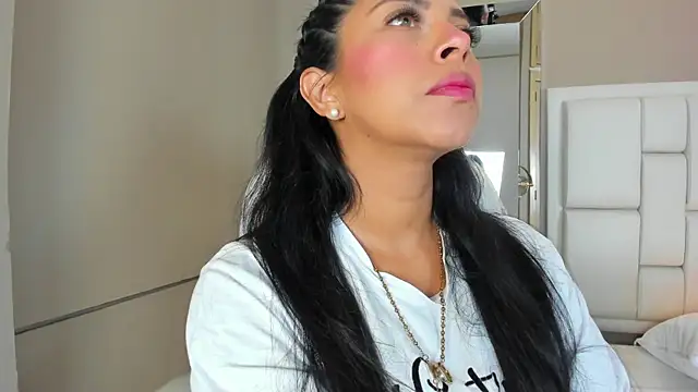 Snapshot of _BunnyNaugthy chatting on 11.08.25 BunnyNaugthy online show from 11.08.25